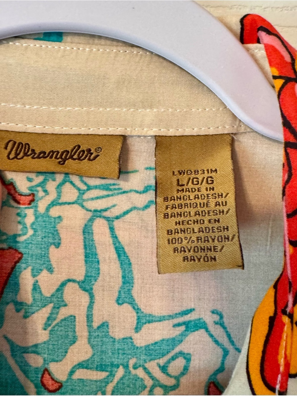 Wrangler Beige Button-Down Shirt with Red Rose & Teal Western Motif - Picture 3 of 8
